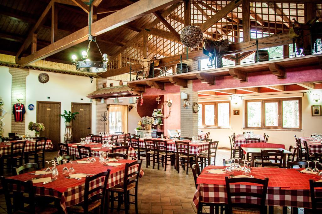 La Taverna Dei Briganti Hotel Cotronei Екстериор снимка
