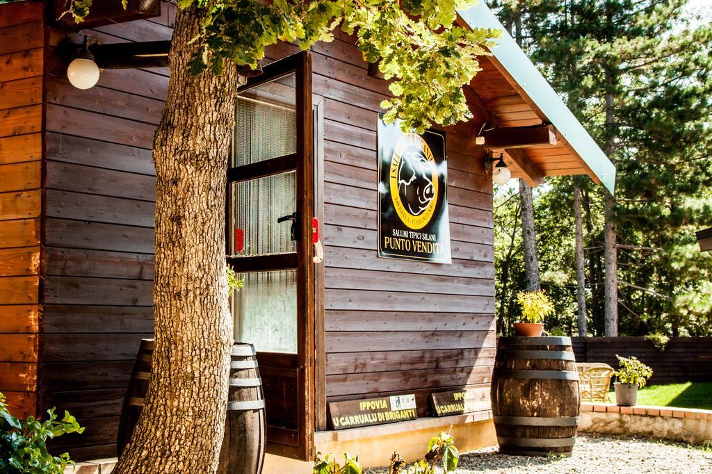 La Taverna Dei Briganti Hotel Cotronei Екстериор снимка