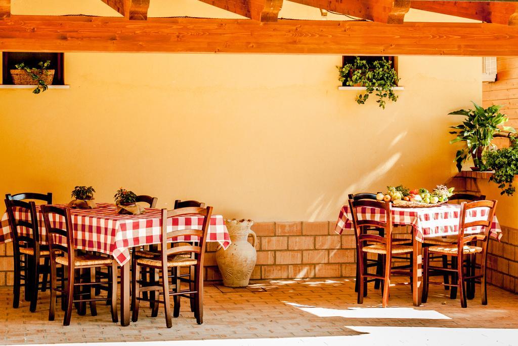 La Taverna Dei Briganti Hotel Cotronei Екстериор снимка